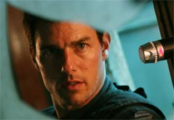 Tom Cruise in <i>Mission: Impossible III</i>” /><em>Mission: Impossible III</em>, la terza parte della saga che vede ancora una volta Tom Cruise nei panni di Ethan Hunt, è passato subito in testa al box office nel weekend di uscita, superando così <em>L’era glaciale 2</em> che, dopo due settimane, passa al secondo posto. Per il film diretto da J.J. Abrams però, così come già successo negli Usa, si tratta di un incasso inferiore alle previsioni, vista la massiccia distribuzione nelle sale italiane. </p>
<p>Al terzo e quarto posto continuano a incassare bene <em>Ti va di ballare?</em> e <em>Scary movie 4</em>, mentre al quinto arriva un’altra nuova entrata, <em>Romance & cigarettes</em> che, malgrado una distribuzione piuttosto risicata, ottiene un buon successo. Nella top ten troviamo infine un’altra nuova pellicola: si tratta dell’esordio di Kim Rossi Stuart alla regia con <em>Anche libero va bene</em>, che ottiene così un discreto risultato.</p>
<p><strong>Box Office</strong> weekend 5 – 7 maggio 2006<br />
<strong>1</strong>   <em>Mission: Impossible III</em>   <strong> 2.373.843 </strong>   (12.136.072)<br />
<strong>2</strong>   <em>L’era glaciale 2</em>   <strong> 1.545.616 </strong>   (15.584.062)<br />
<strong>3</strong>   <em>Ti va di ballare?</em>   <strong> 763.055 </strong>   (3.181.588)<br />
<strong>4</strong>   <em>Scary movie 4</em>   <strong> 447.712 </strong>   (6.987.537)<br />
<strong>5</strong>   <em>Romance & cigarettes</em>   <strong> 305.410 </strong>   (305.410)<br />
<strong>6</strong>   <em>Inside man</em>   <strong> 229.080 </strong>   (6.542.670)<br />
<strong>7</strong>   <em>Firewall</em>   <strong> 181.201 </strong>   (970.243)<br />
<strong>8</strong>   <em>Il regista di matrimoni</em>   <strong> 146.256 </strong>   (1.598.764)<br />
<strong>9</strong>   <em>Anche libero va bene</em>   <strong> 144.272 </strong>   (144.356)<br />
<strong>10</strong>   <em>Rischio a due</em>   <strong> 130.468 </strong>   (746.946)</p>
				<p class=