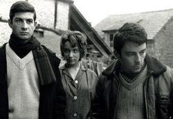 Una scena da <i>Le beau Serge</i> di Claude Chabrol” />in seconda serata nella sezione Piazza Grande.<br />
Ma fortissimo resta il legame che Locarno mantiene nei confronti delle sue origini, e alla dimensione del “ritorno” è interamente dedicata la retrospettiva <em>Retour à Locarno</em>, una galleria di film di registi tutti oggi maestri affermati: per fare solo due nomi citiamo Claude Chabrol (con <em>Le beau Serge</em>, 1958) e Marco Bellocchio (con <em>I pugni in tasca</em>, 1965).<br />
Ma all’insegna della continuità sta anche un film dalla valenza in questo senso più che mai simbolica: <em>Slipstream</em>, il film diretto da Anthony Hopkins, sarà sottoposto a concorso nella sezione <em>Concorso internazionale</em> e Hopkins verrà a presentarlo proprio come faranno i giovani autori con le loro opere.</p>
				<p class=