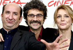 Antonio Albanese, il regista Silvio Soldini e Margherita Buy fotografati a Roma