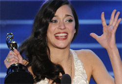 Marion Cotillard e il suo Oscar come miglior attrice per La vie en rose