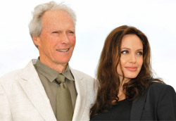 Clint Eastwood e Angelina Jolie durante il photocall per Changeling