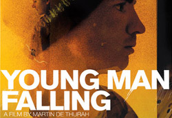 La locandina del film <i>Young man falling</i>” />Il regista danese di videoclip <strong>Martin de Thurah</strong> sarà presente il 25 giugno a Milano, ospite del Ragnarock Festival alla Palazzina Liberty (Largo Marinai d’Italia 1). </p>
<p>Nel corso della serata saranno proiettati alcuni suoi video musicali e sarà presentato, per la prima volta in Italia, il suo nuovo film cortometraggio <em>Young man falling</em> (<em>Ung mand falder</em>, 2007, 45′) presentato al Festival di Cannes 2008 nella Semaine de la Critique e vincitore di un premio in Danimarca. </p>
<p>Al termine della proiezione sarà possibile discutere con il regista, un’occasione unica per poter parlare con uno dei più promettenti giovani registi europei.</p>
<p>Ragnarock Nordic Festival<br />
Milano, 24-28 giugno 2008</p>
<p>Martin De Thurah<br />
mercoledì 25 giugno 2008 – Dalle 20.30<br />
Palazzina Liberty, LArgo Marinai d’Italia, 1</p>
<p>Biglietto d’ingresso giornaliero: 5€<br />
Abbonamento 4 giorni: 12€<br />
Tram 12, 27<br />
Bus 45, 60, 62, 66, 73, 92</p>
				<p class=