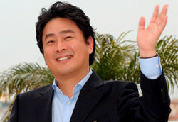Park Chan-Wook sul tappeto rosso della Croisette per presentare il suo film Thirst