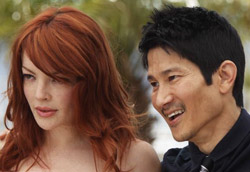 Gregg Araki con l'attrice Nicole LaLiberte durante la presentazione di Kaboom