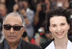 Abbas Kiarostami e Juliette Binoche sulla Croisette